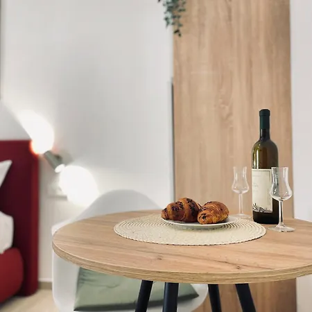 Astraluxe Apartman *
