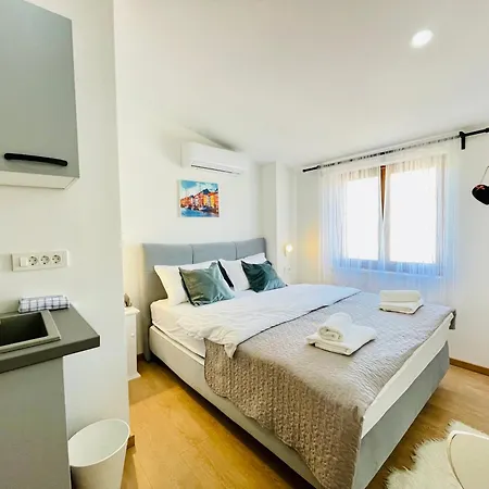 Astraluxe Apartment *