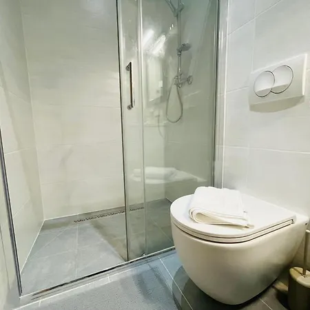 Astraluxe Apartment *