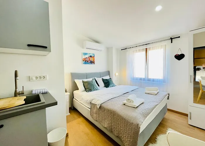 Astraluxe Apartman *