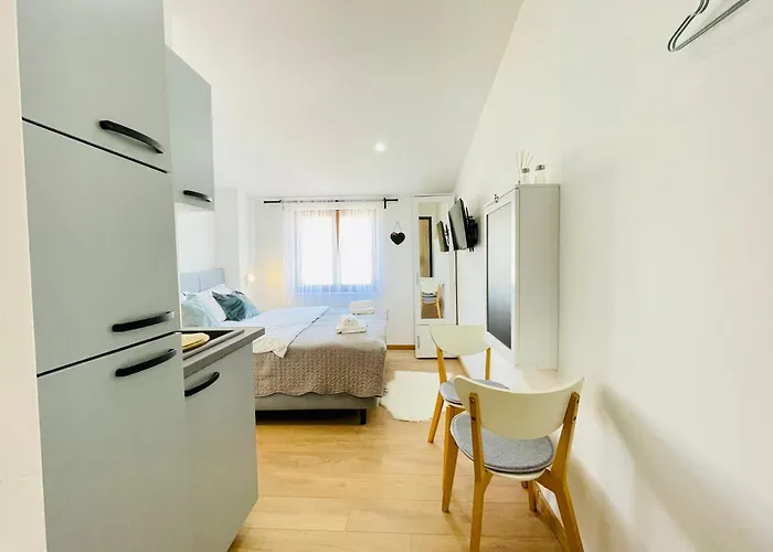 Astraluxe Apartman *